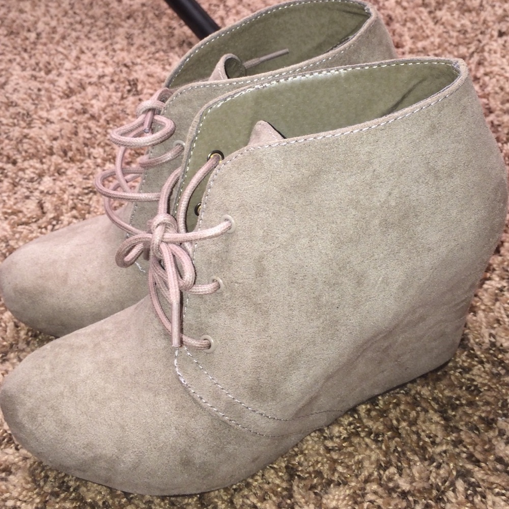 💕 Trendy Suede Booties - Picture 1 of 4